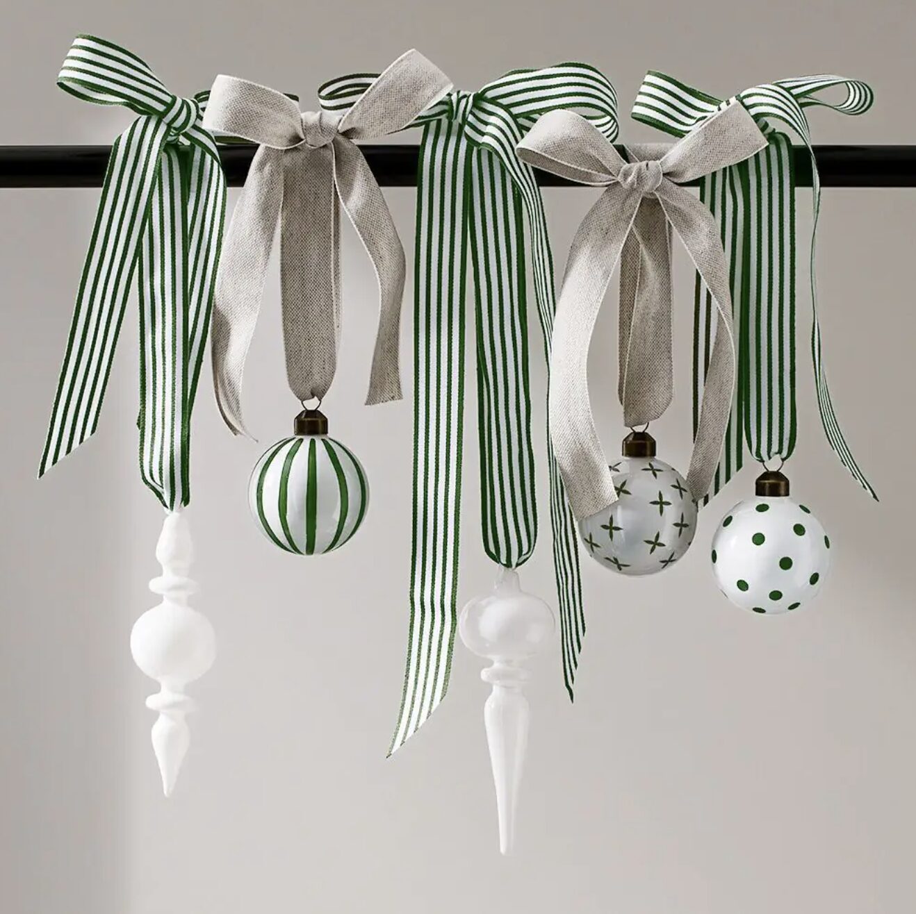 Noelle オーナメントセット with ストライプリボン